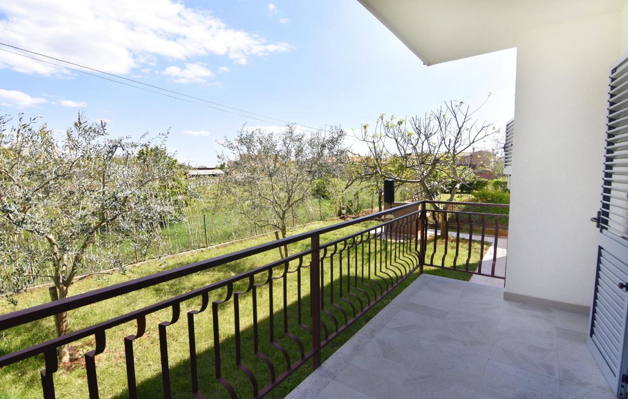 Apartman With A Parking Space - 22473