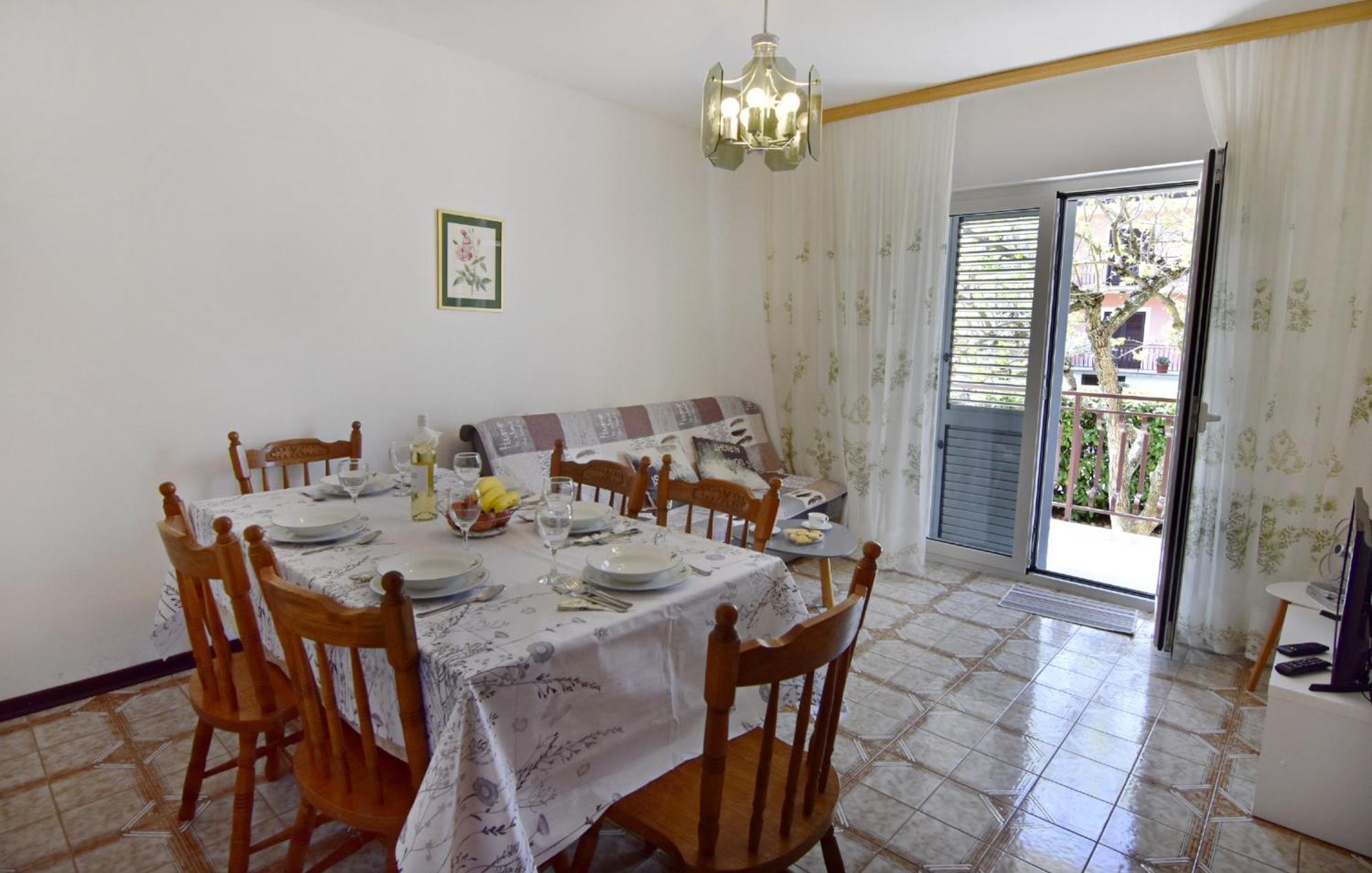 Apartman With A Parking Space - 22473